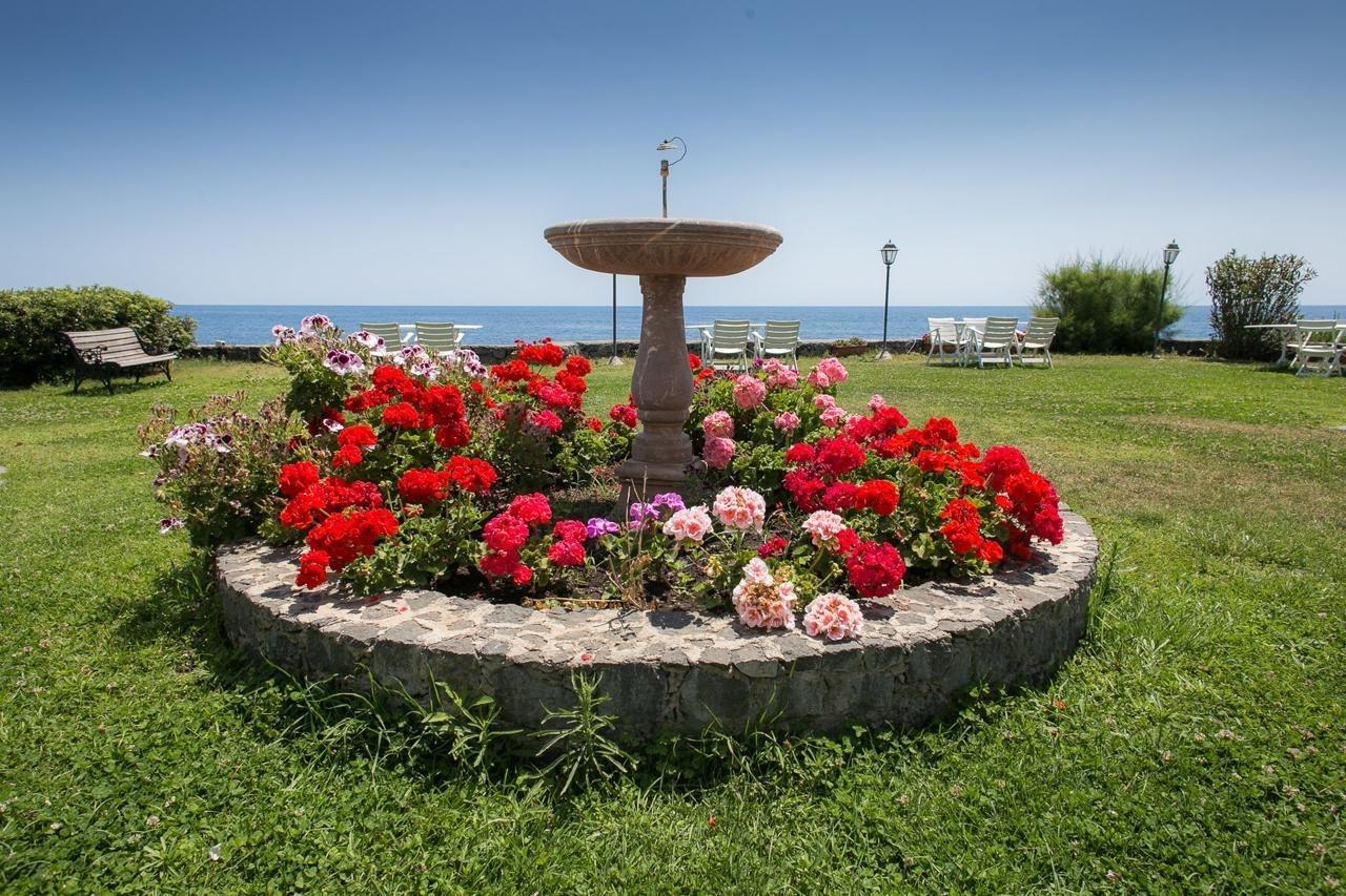 Arathena Rocks Hotel Giardini Naxos Exterior foto