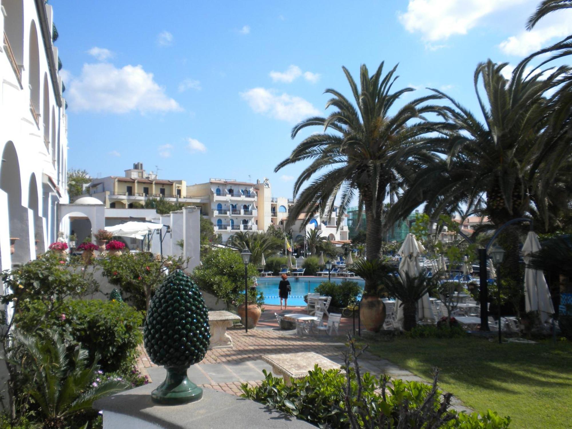 Arathena Rocks Hotel Giardini Naxos Exterior foto