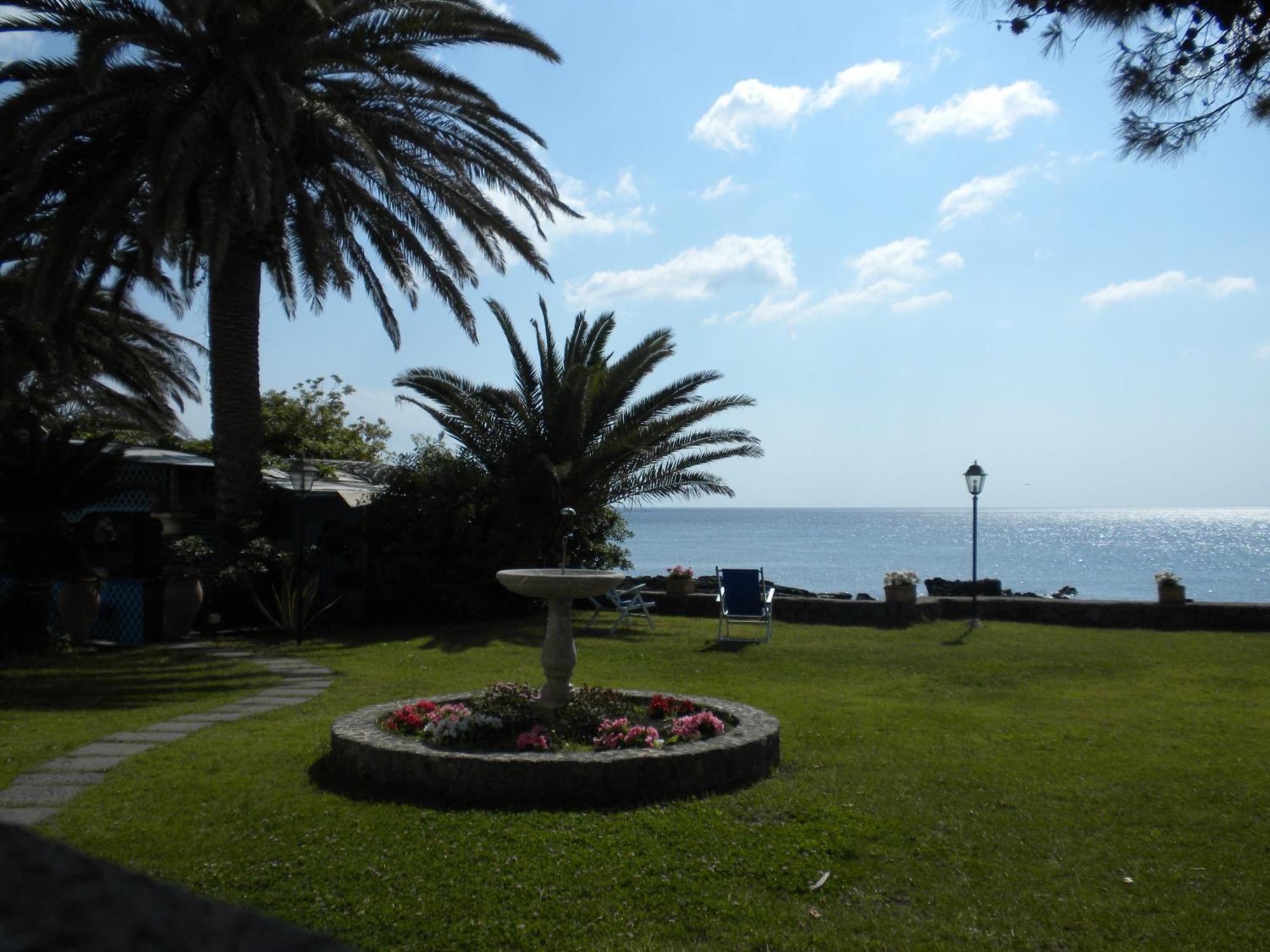 Arathena Rocks Hotel Giardini Naxos Exterior foto